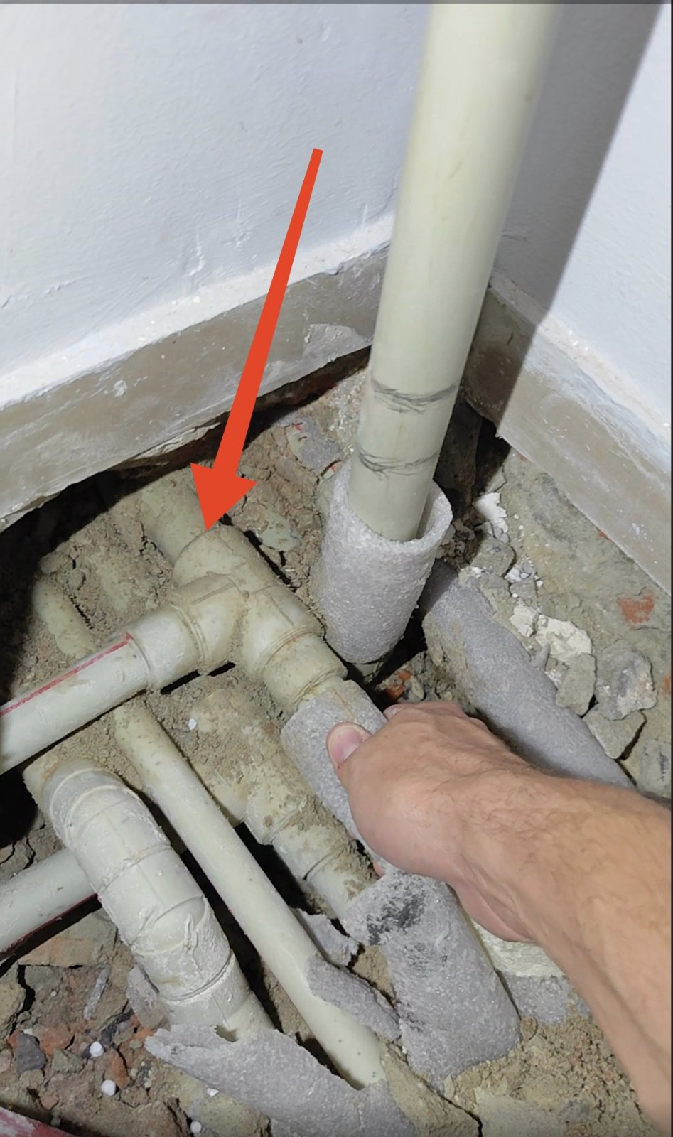 Прихований витік на трубі системи опалення