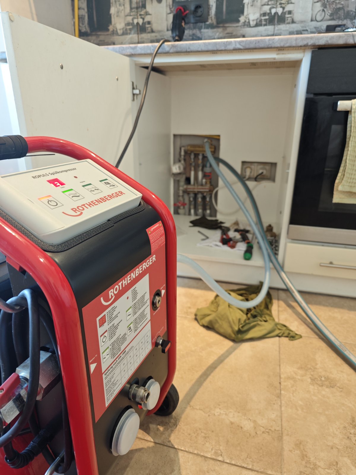 Промито радіатори опалення та контури теплої підлоги