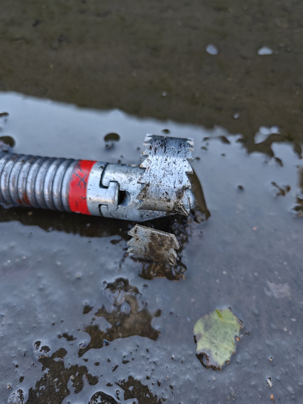 Пробито закупорення дощового водозливу