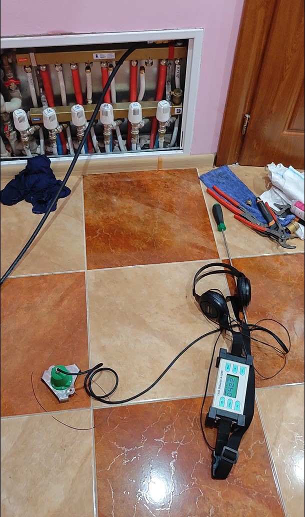 Знайдено прихований витік води в теплій підлозі